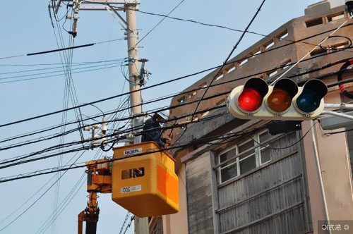 電力電纜的內屏蔽層與外屏蔽層各在什么部位？采用什么材料？有何作用？